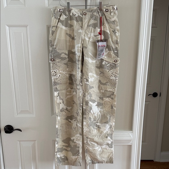 NWT DA-NANG Camouflage Cargo Pants with Eyelet Details Sz S - Picture 1 of 6